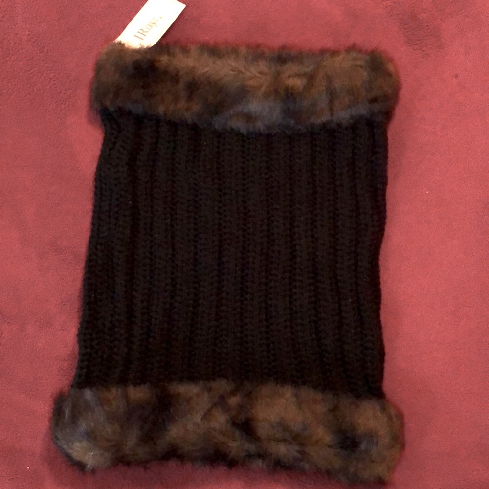 New Knit and Fur Cowl Scarf by Ruyi